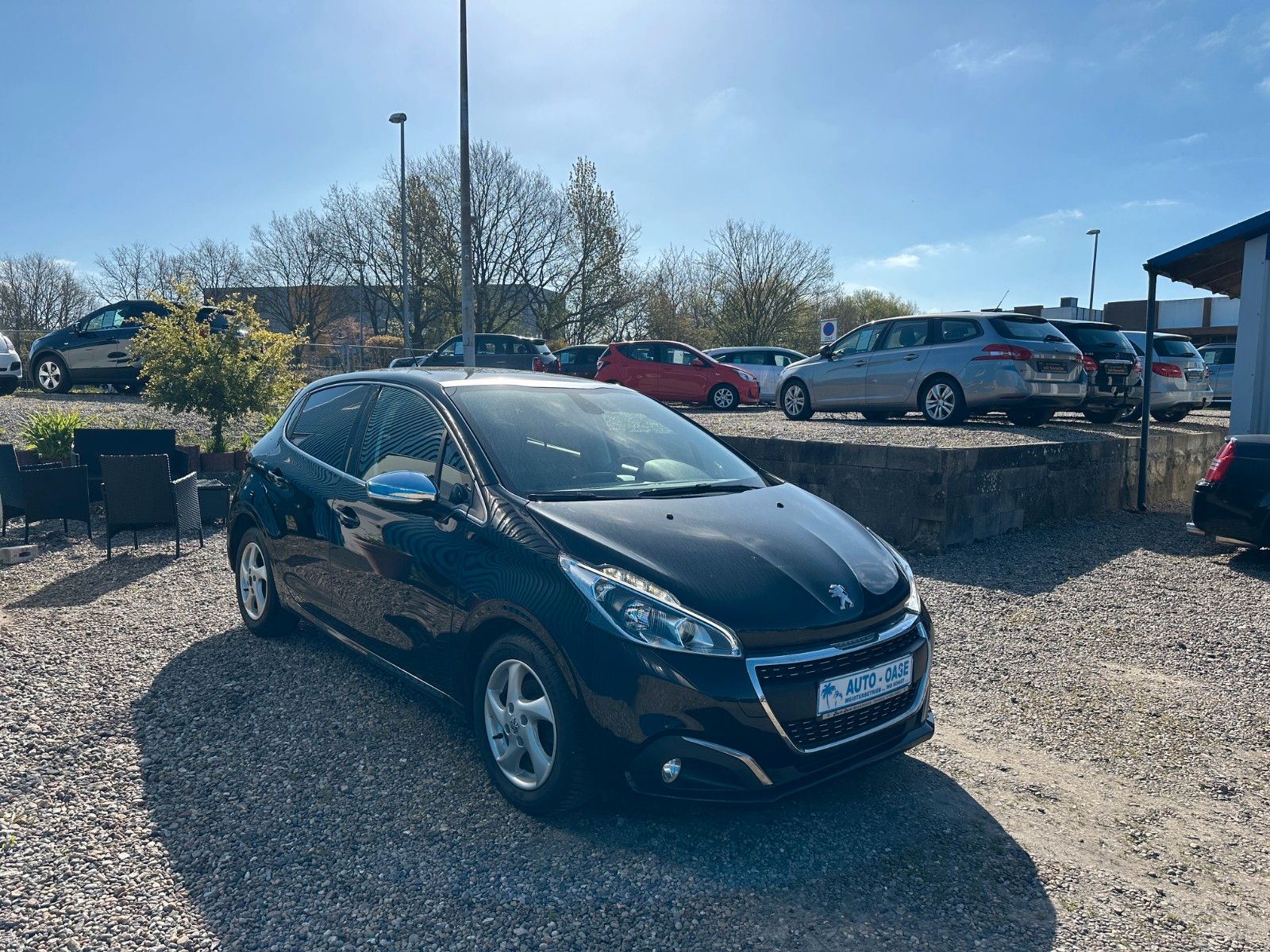 Fahrzeugabbildung Peugeot 208 BlueHDi 100 Allure**1.Hand*Panorama*Kamera**