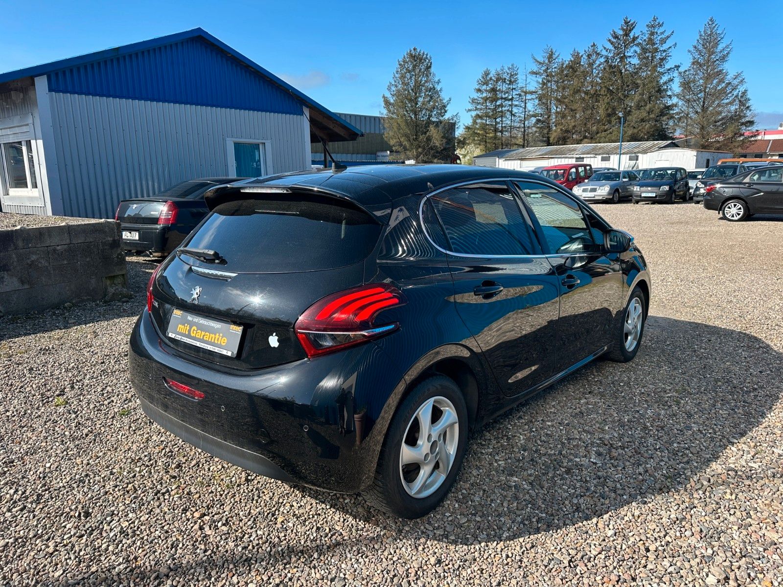 Fahrzeugabbildung Peugeot 208 BlueHDi 100 Allure**1.Hand*Panorama*Kamera**