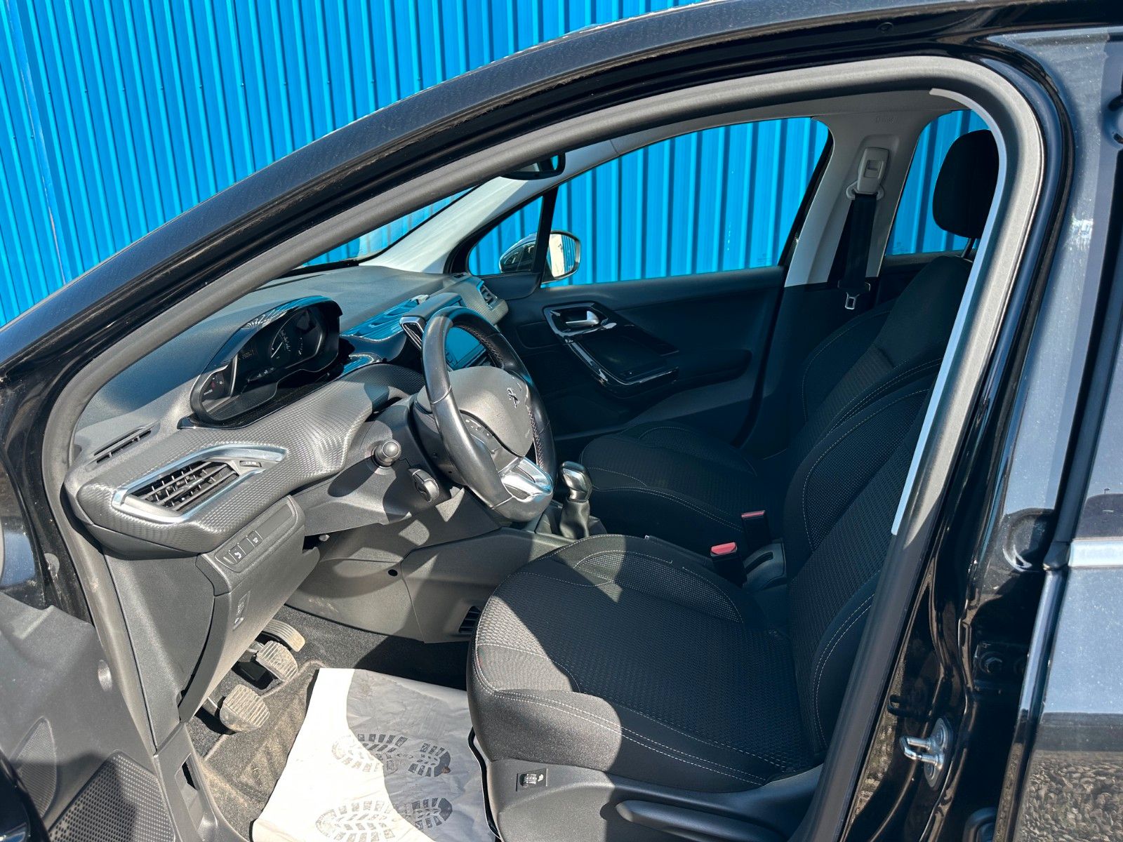 Fahrzeugabbildung Peugeot 208 BlueHDi 100 Allure**1.Hand*Panorama*Kamera**