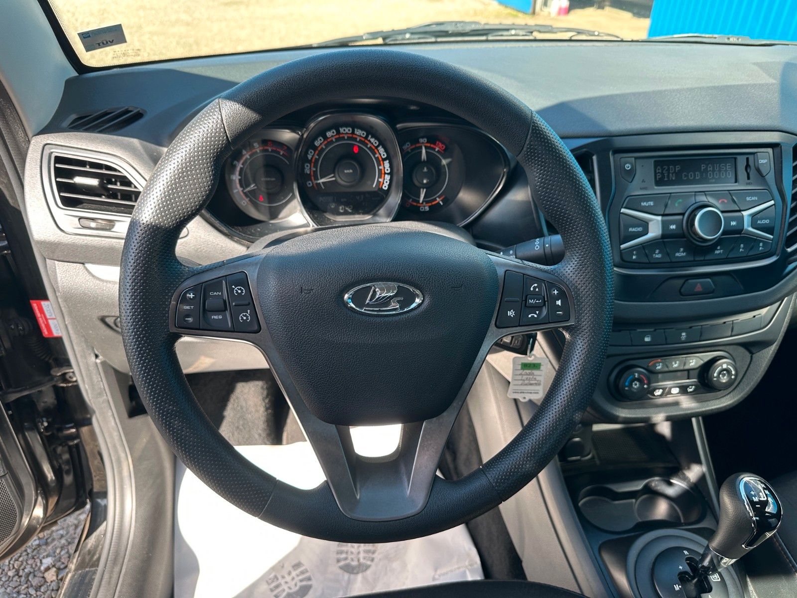 Fahrzeugabbildung Lada Vesta**Automatik**SHZ**Klima**PDC**Allwetter**