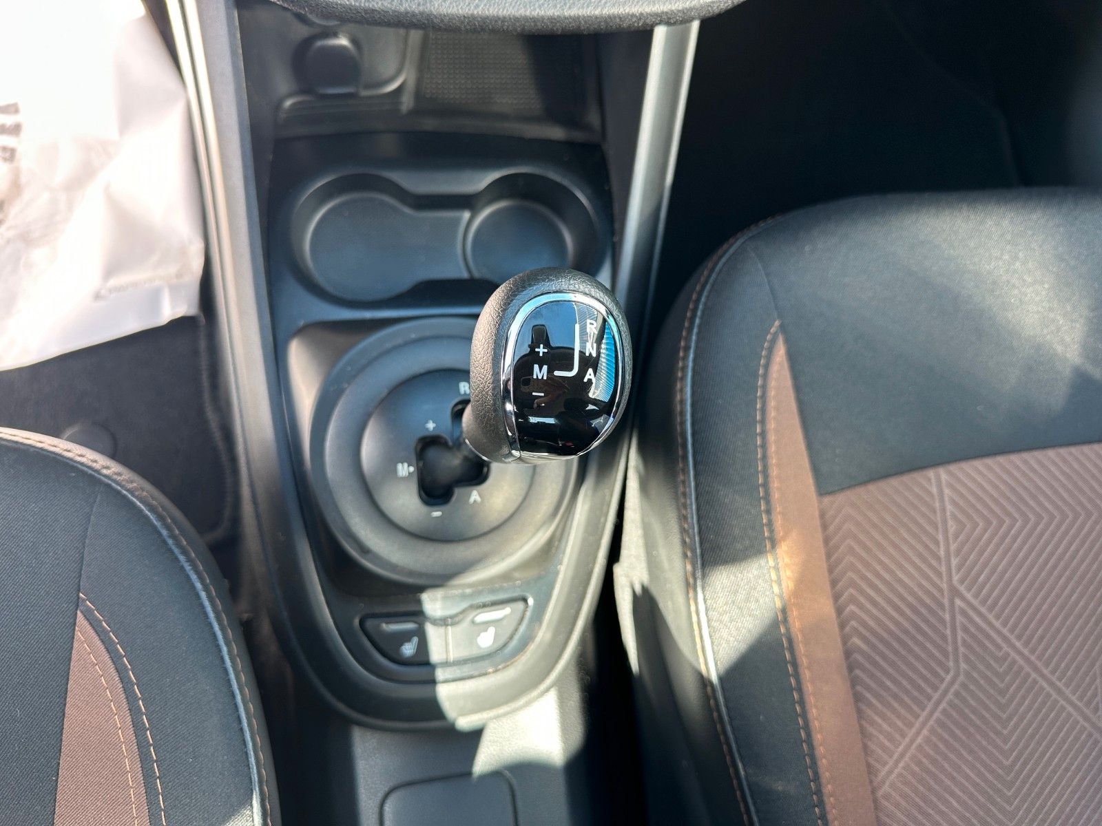 Fahrzeugabbildung Lada Vesta**Automatik**SHZ**Klima**PDC**Allwetter**