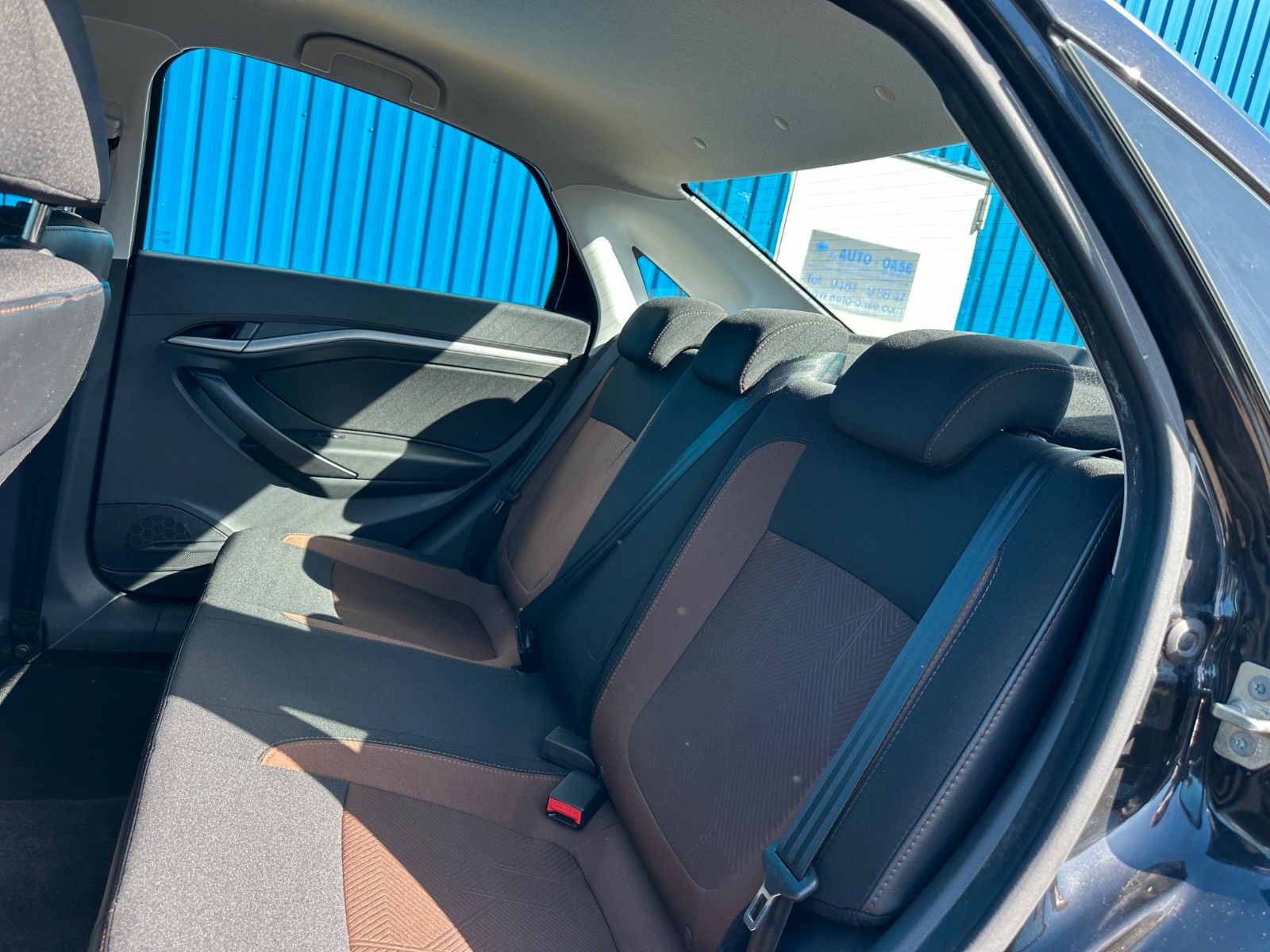 Fahrzeugabbildung Lada Vesta**Automatik**SHZ**Klima**PDC**Allwetter**