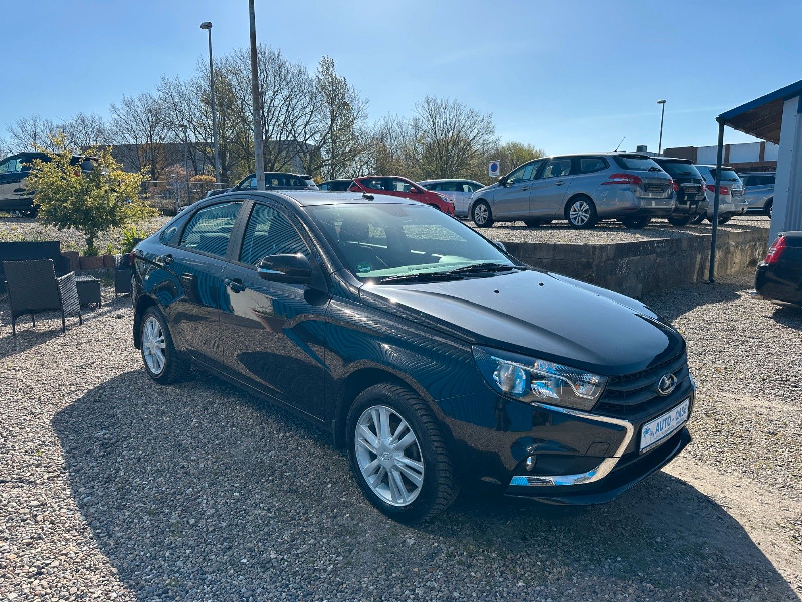 Fahrzeugabbildung Lada Vesta**Automatik**SHZ**Klima**PDC**Allwetter**
