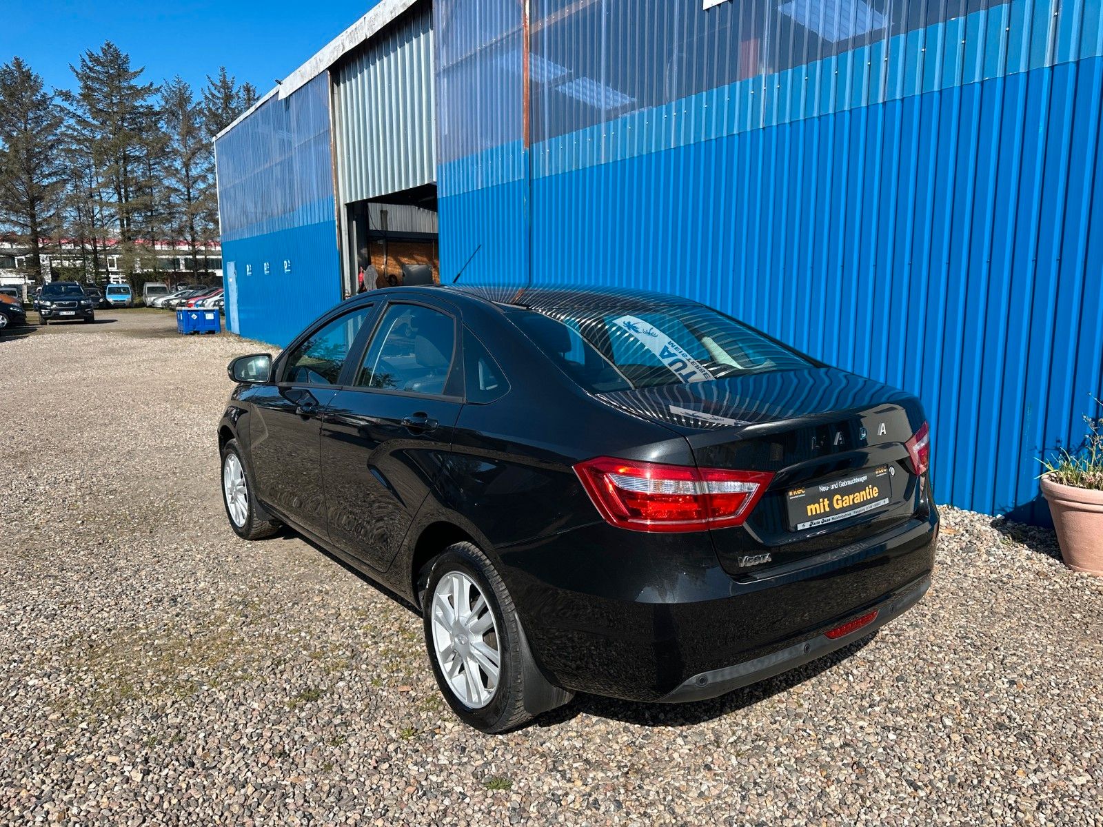 Fahrzeugabbildung Lada Vesta**Automatik**SHZ**Klima**PDC**Allwetter**