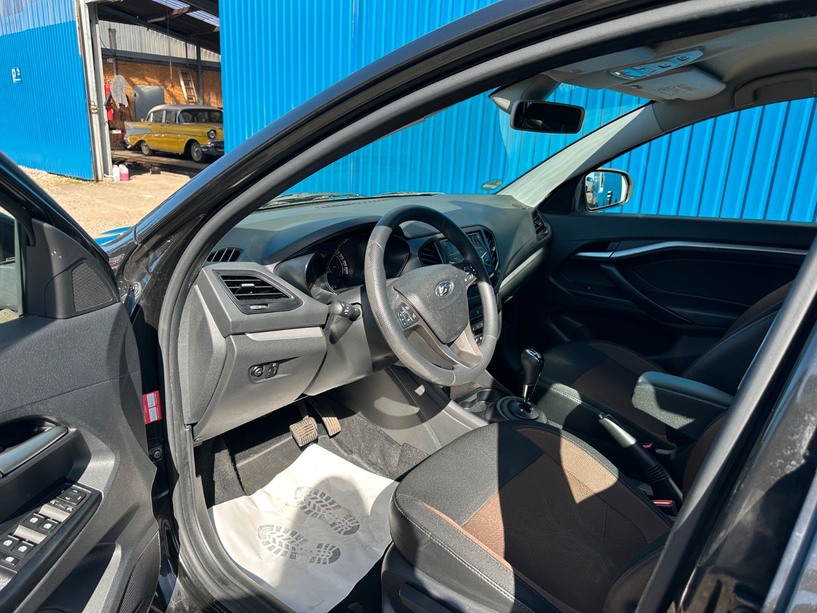 Fahrzeugabbildung Lada Vesta**Automatik**SHZ**Klima**PDC**Allwetter**