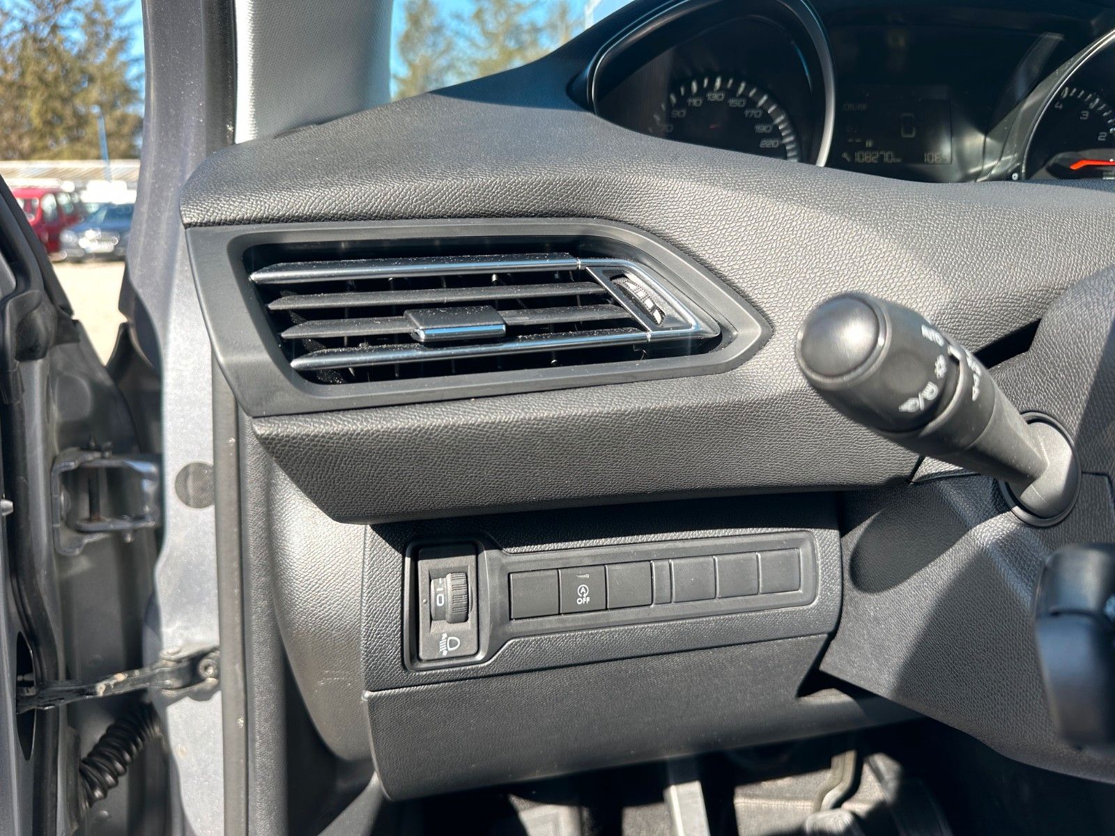 Fahrzeugabbildung Peugeot 308 SW**Active**Tempo**8 fach**PDC**