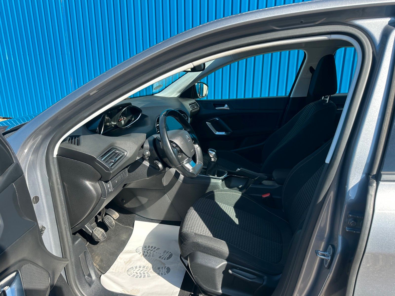 Fahrzeugabbildung Peugeot 308 SW**Active**Tempo**8 fach**PDC**