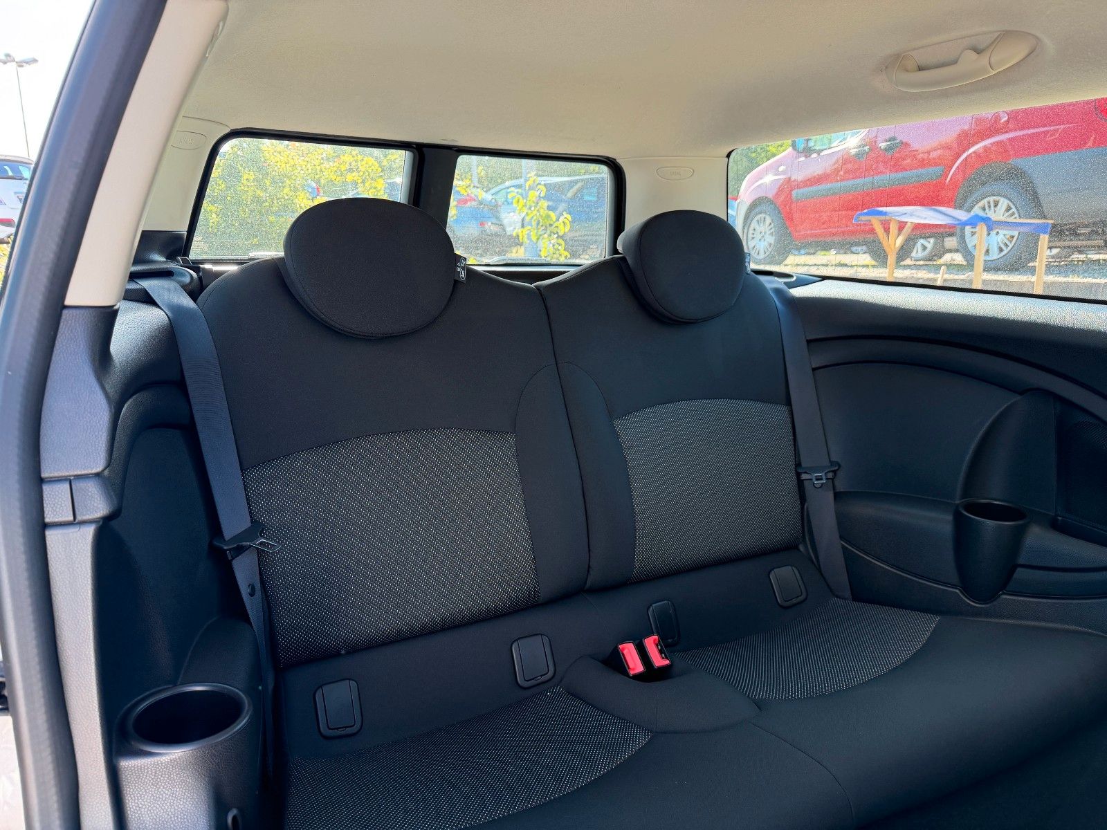 Fahrzeugabbildung MINI COOPER S Clubman**Cooper Soho**Klima**SHZ**Temp*