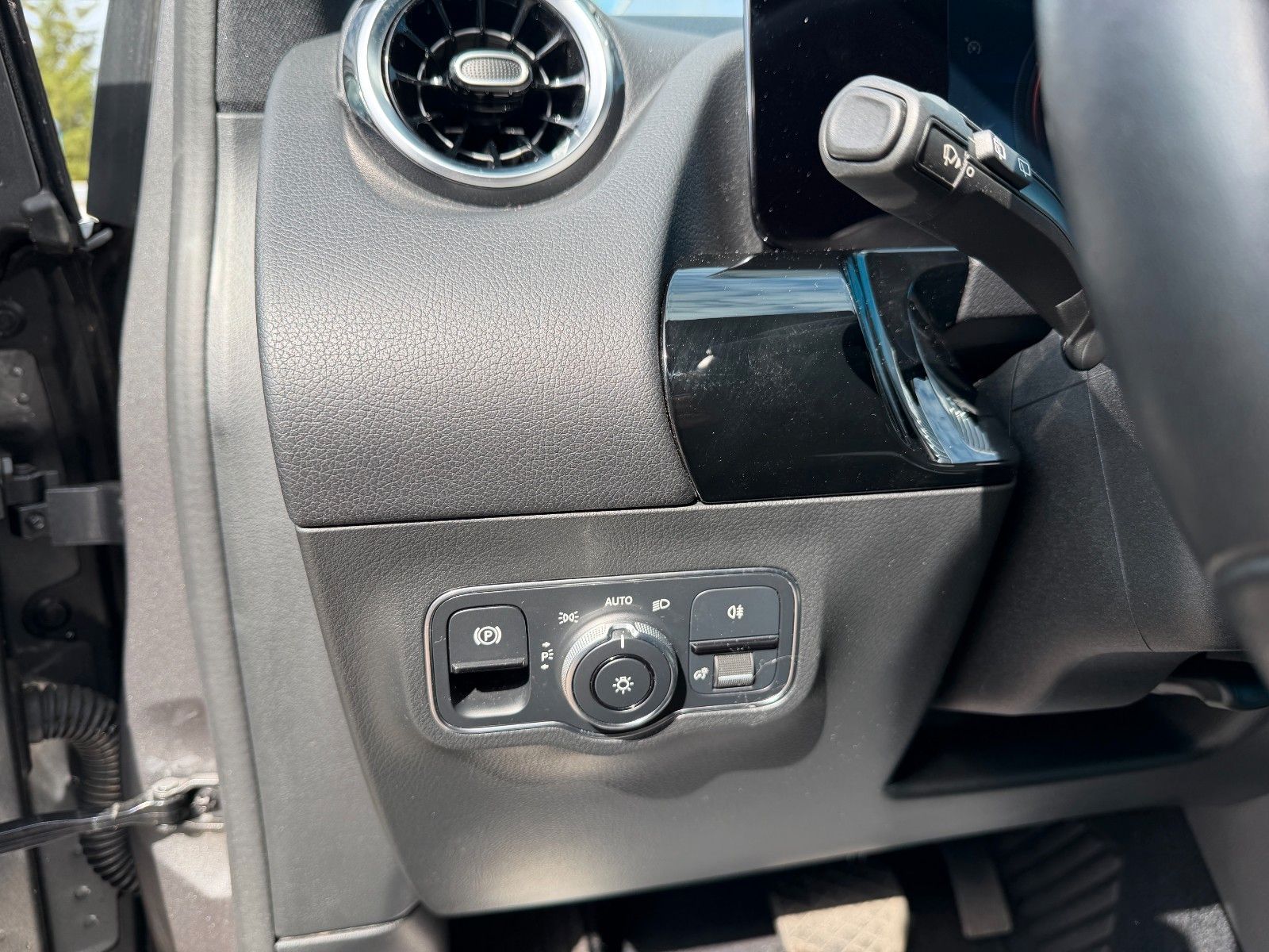 Fahrzeugabbildung Mercedes-Benz B 180**Automatik**62 TKM**AHK**LED**Digital**