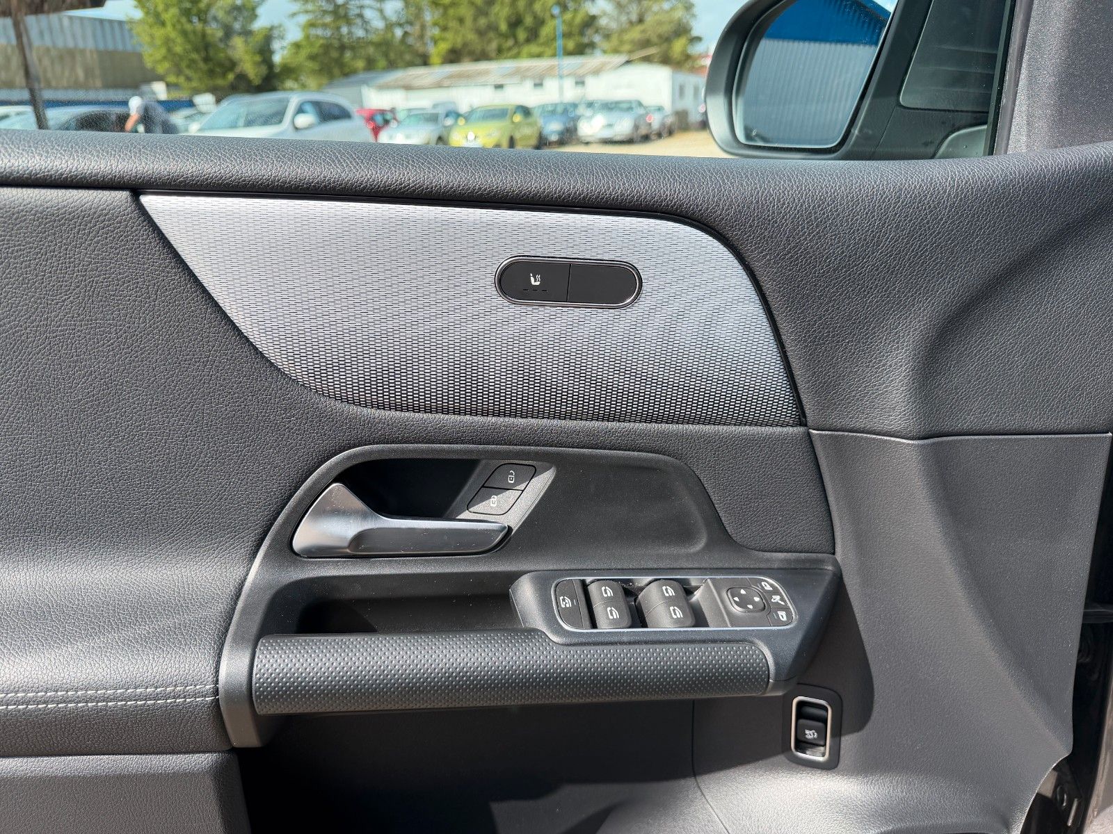 Fahrzeugabbildung Mercedes-Benz B 180**Automatik**62 TKM**AHK**LED**Digital**