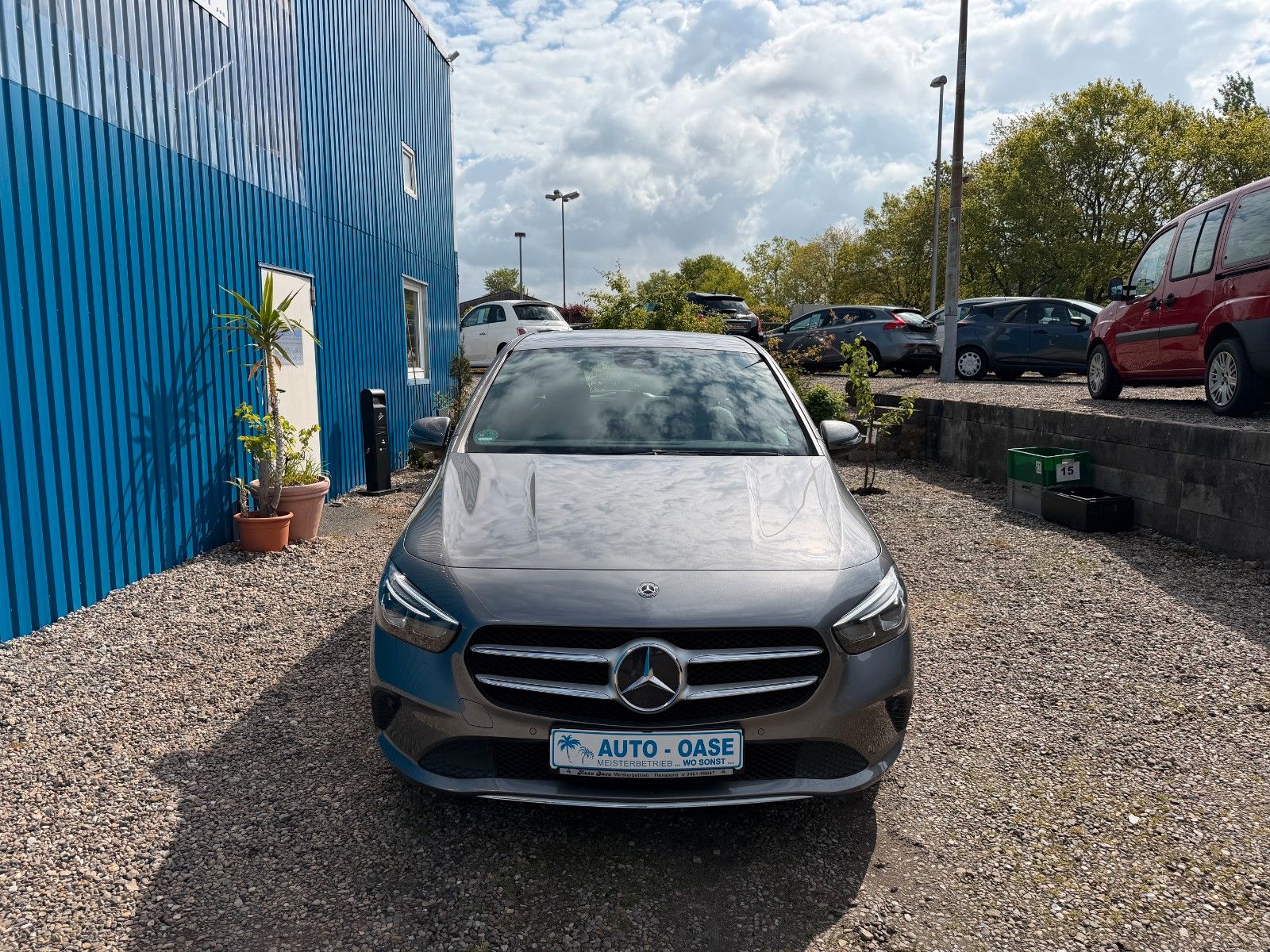Fahrzeugabbildung Mercedes-Benz B 180**Automatik**62 TKM**AHK**LED**Digital**