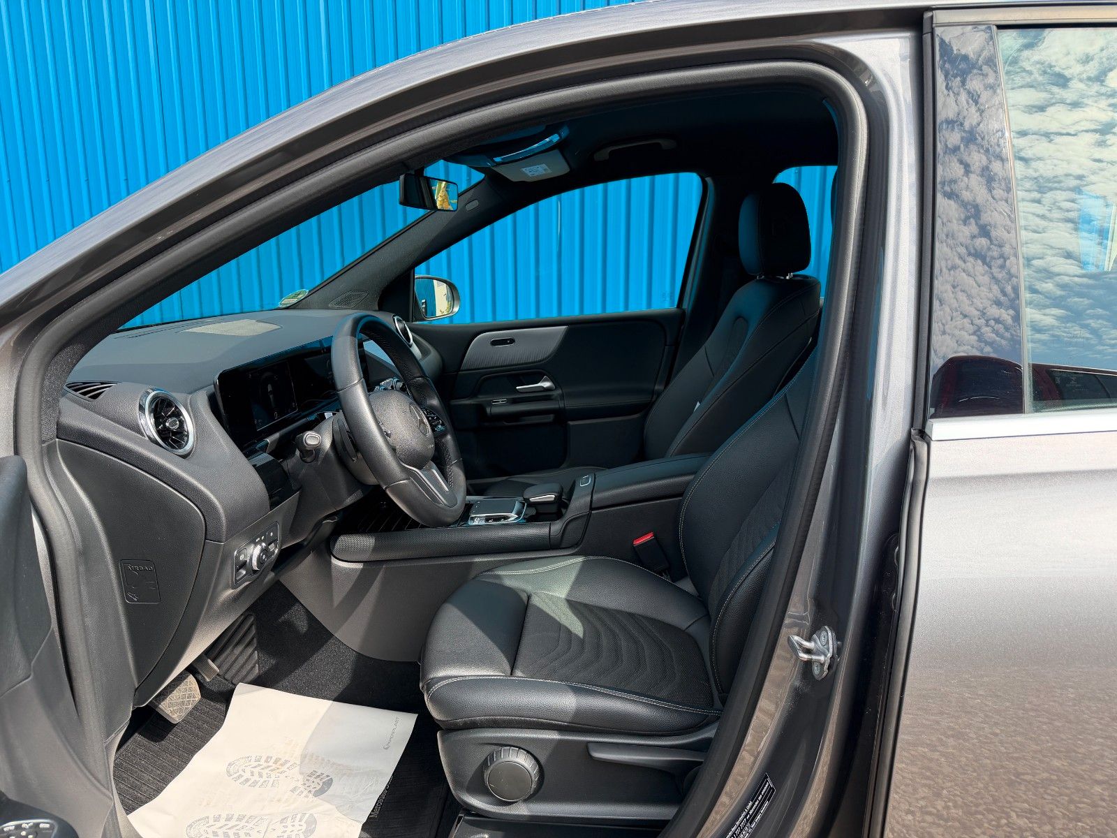 Fahrzeugabbildung Mercedes-Benz B 180**Automatik**62 TKM**AHK**LED**Digital**