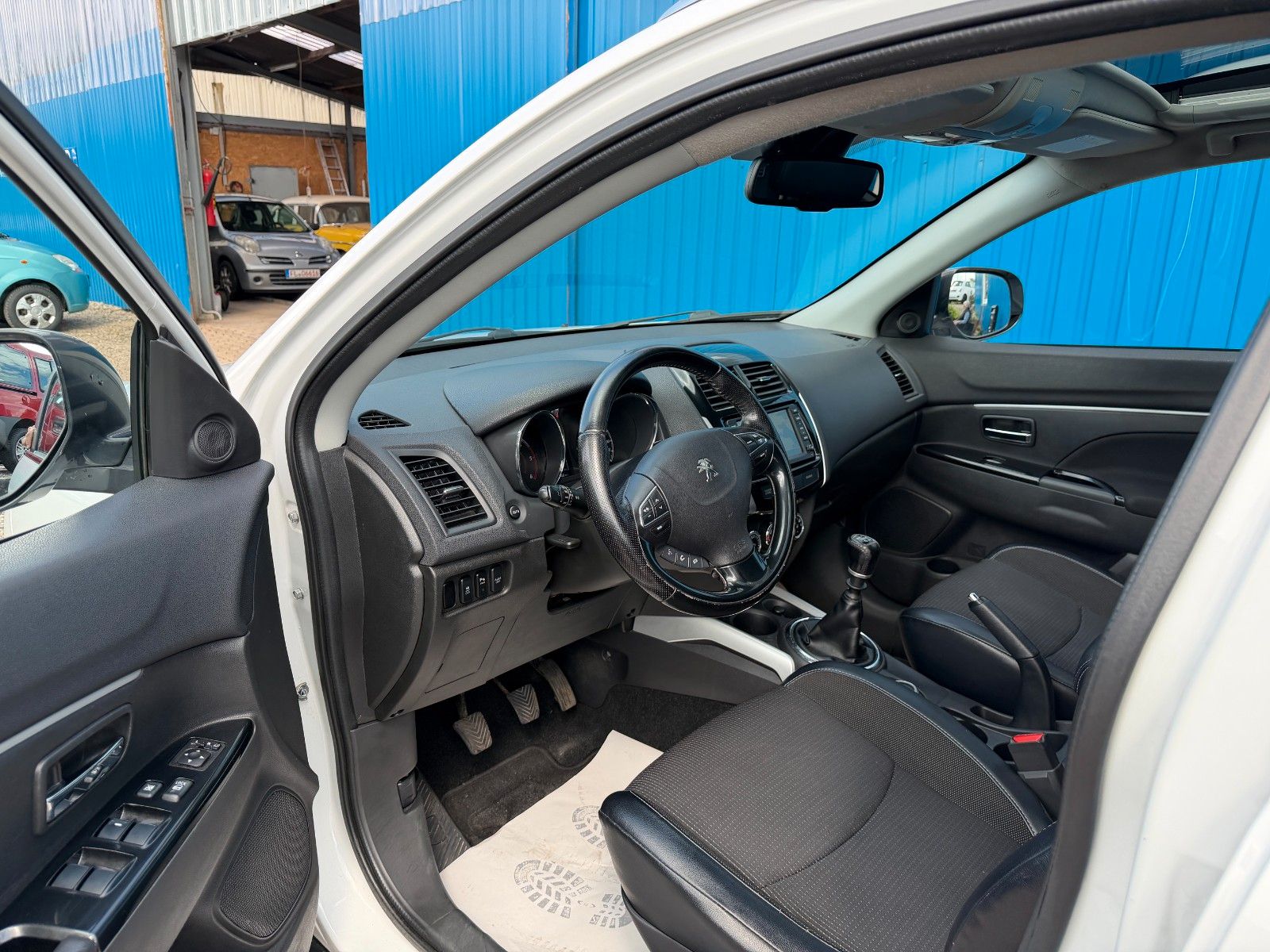 Fahrzeugabbildung Peugeot 4008 Allure 4WD**Navi*AHK*Keyles-GO**
