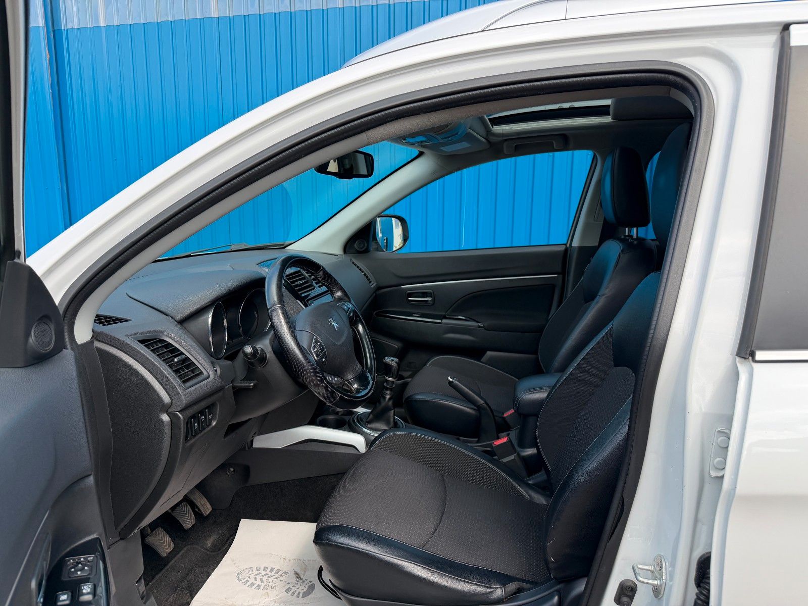 Fahrzeugabbildung Peugeot 4008 Allure 4WD**Navi*AHK*Keyles-GO**