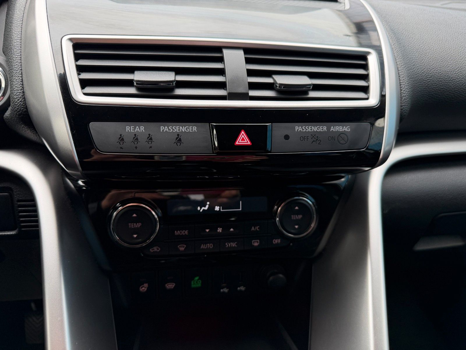 Fahrzeugabbildung Mitsubishi Eclipse*Cross Intro Edition**Head up**KEY**360°*