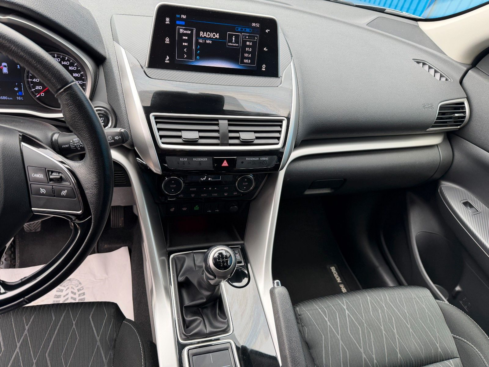 Fahrzeugabbildung Mitsubishi Eclipse*Cross Intro Edition**Head up**KEY**360°*