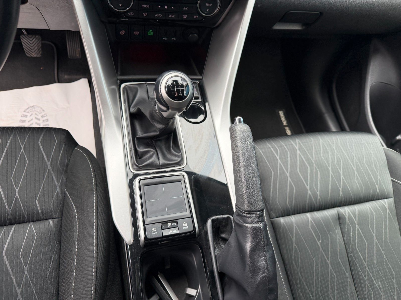 Fahrzeugabbildung Mitsubishi Eclipse*Cross Intro Edition**Head up**KEY**360°*