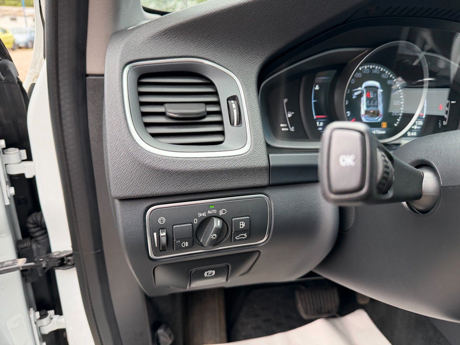 Fahrzeugabbildung Volvo V60 Kombi Ocean Race**Automatik*Tempomat**