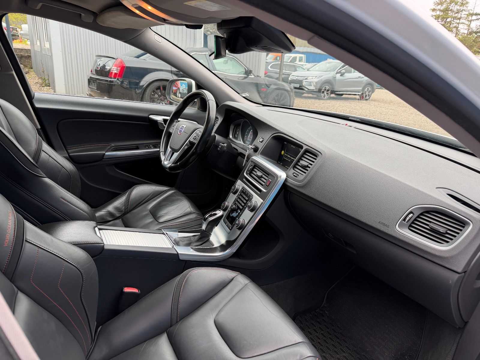 Fahrzeugabbildung Volvo V60 Kombi Ocean Race**Automatik*Tempomat**