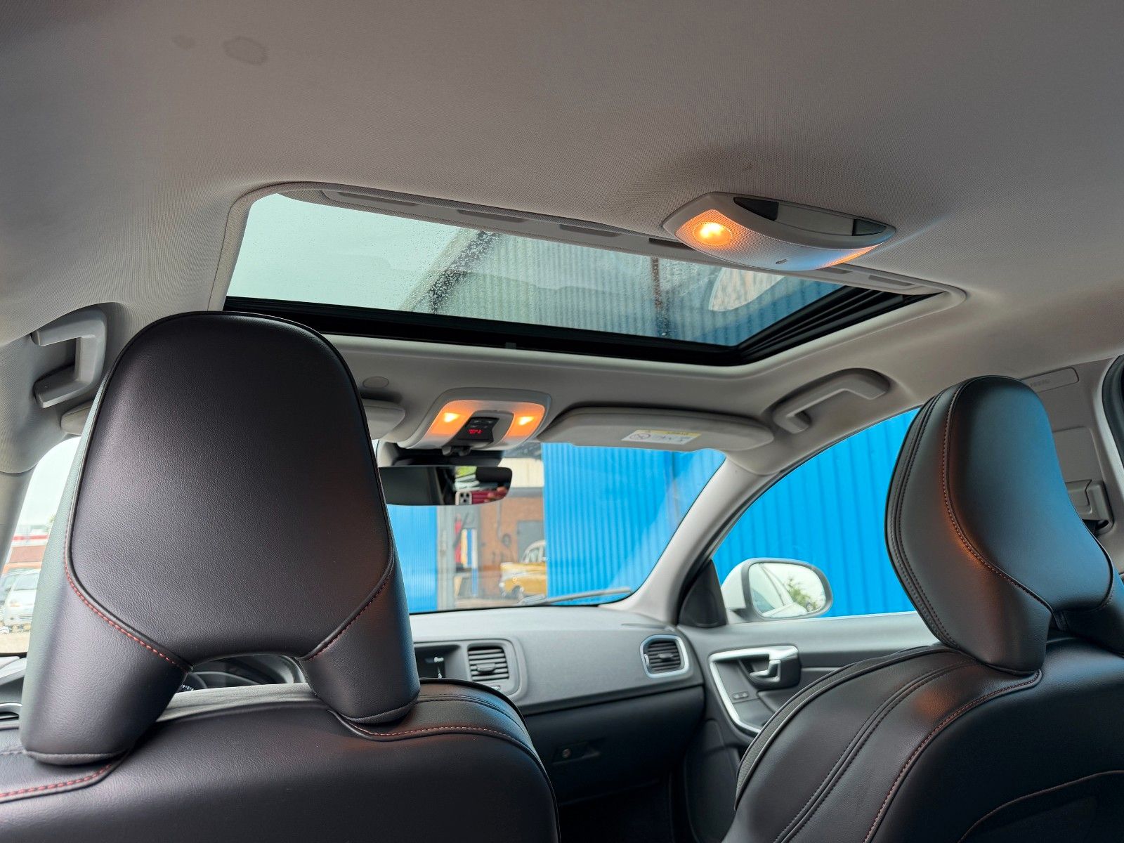 Fahrzeugabbildung Volvo V60 Kombi Ocean Race**Automatik*Tempomat**
