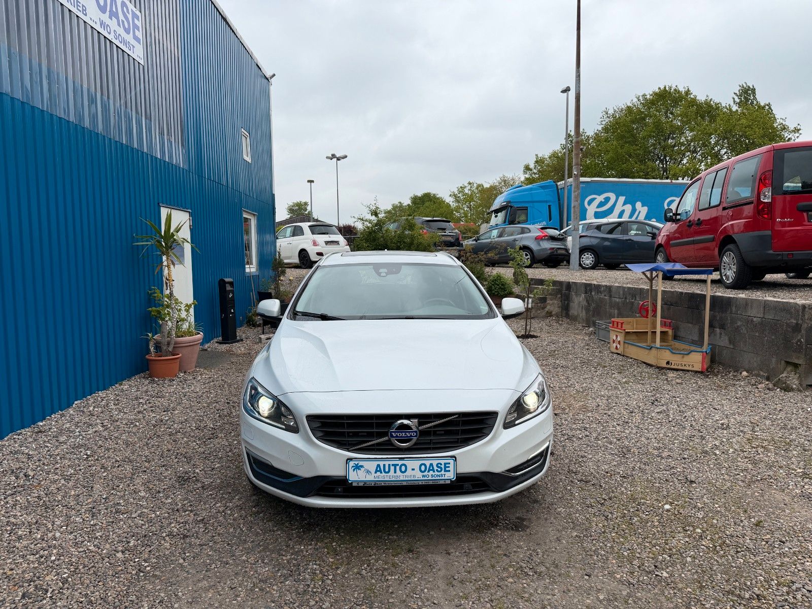 Fahrzeugabbildung Volvo V60 Kombi Ocean Race**Automatik*Tempomat**