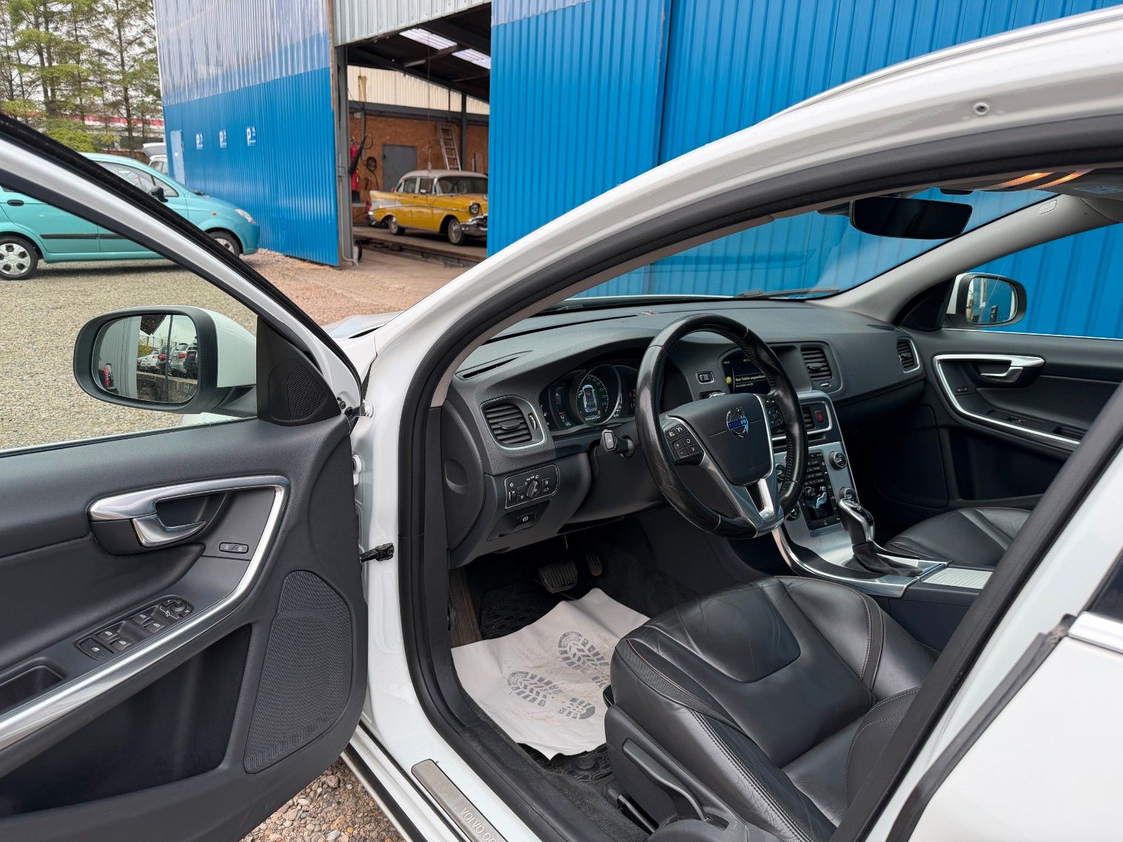 Fahrzeugabbildung Volvo V60 Kombi Ocean Race**Automatik*Tempomat**