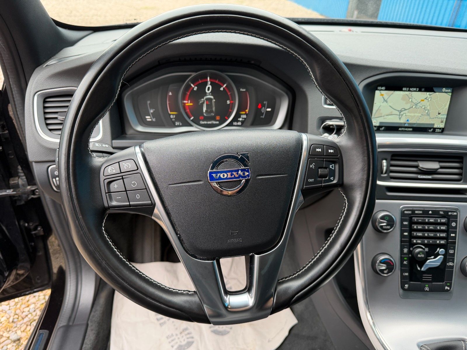 Fahrzeugabbildung Volvo V60 Kombi Linje Svart**Xenon*LED*Leder*Kamera**