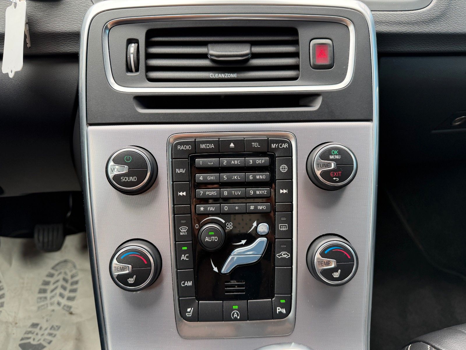 Fahrzeugabbildung Volvo V60 Kombi Linje Svart**Xenon*LED*Leder*Kamera**