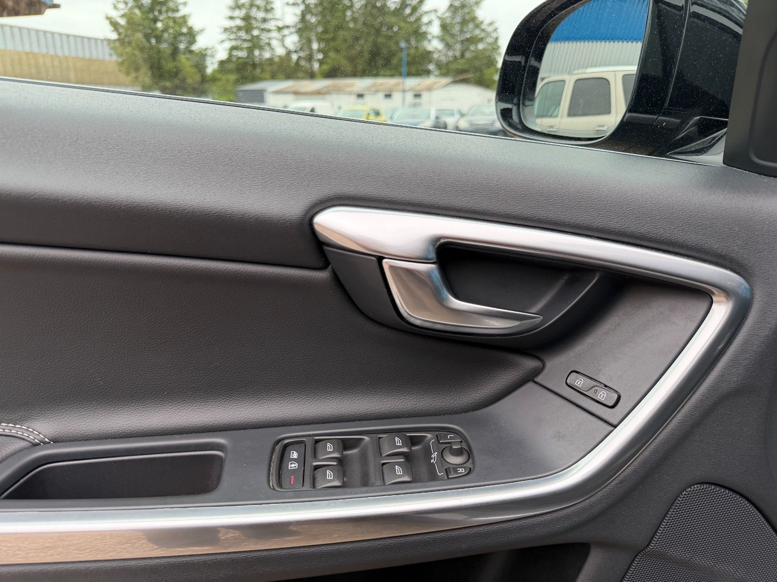 Fahrzeugabbildung Volvo V60 Kombi Linje Svart**Xenon*LED*Leder*Kamera**