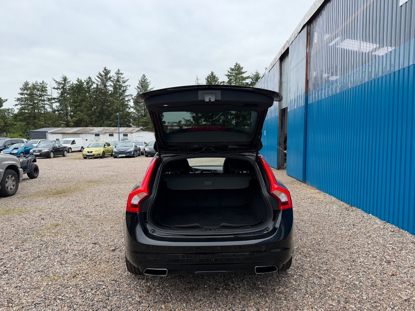 Fahrzeugabbildung Volvo V60 Kombi Linje Svart**Xenon*LED*Leder*Kamera**