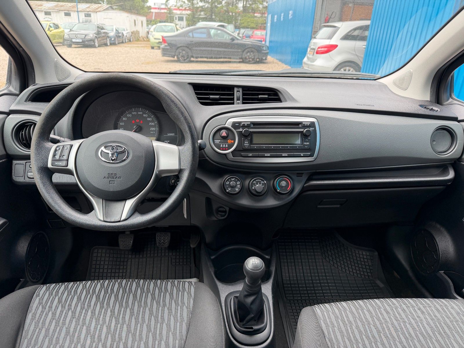 Fahrzeugabbildung Toyota Yaris**Cool**Klima**Allwetter**
