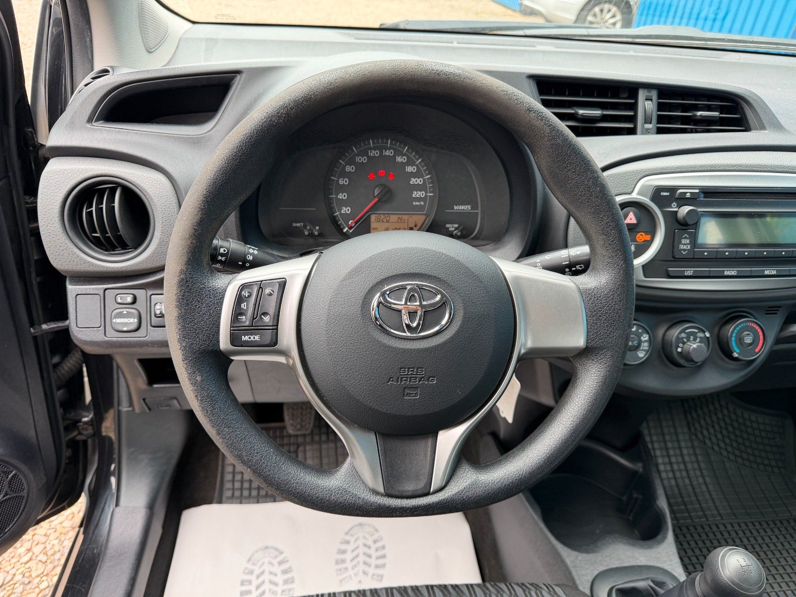 Fahrzeugabbildung Toyota Yaris**Cool**Klima**Allwetter**
