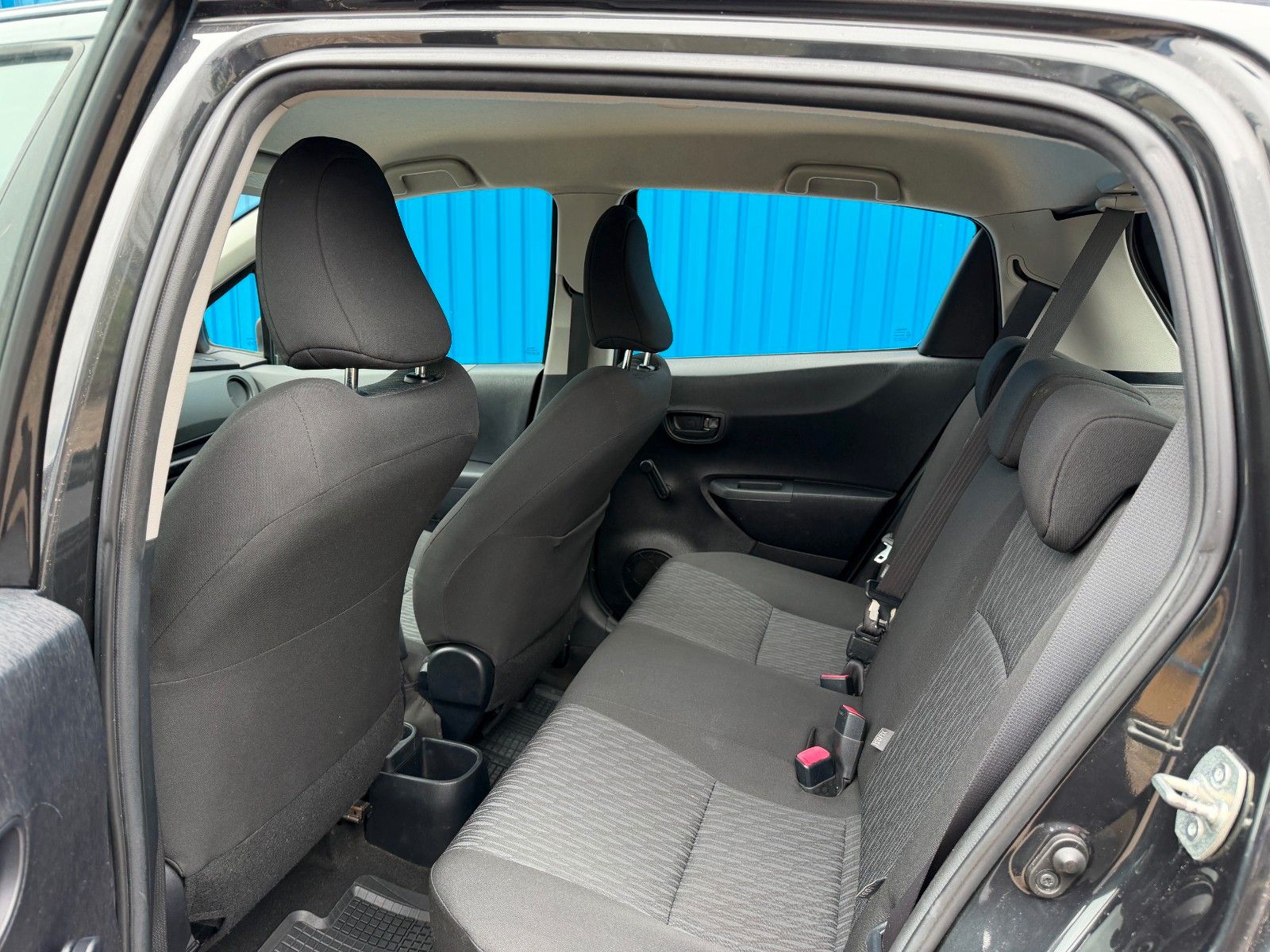 Fahrzeugabbildung Toyota Yaris**Cool**Klima**Allwetter**