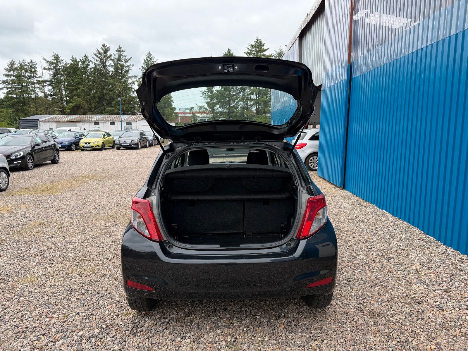 Fahrzeugabbildung Toyota Yaris**Cool**Klima**Allwetter**