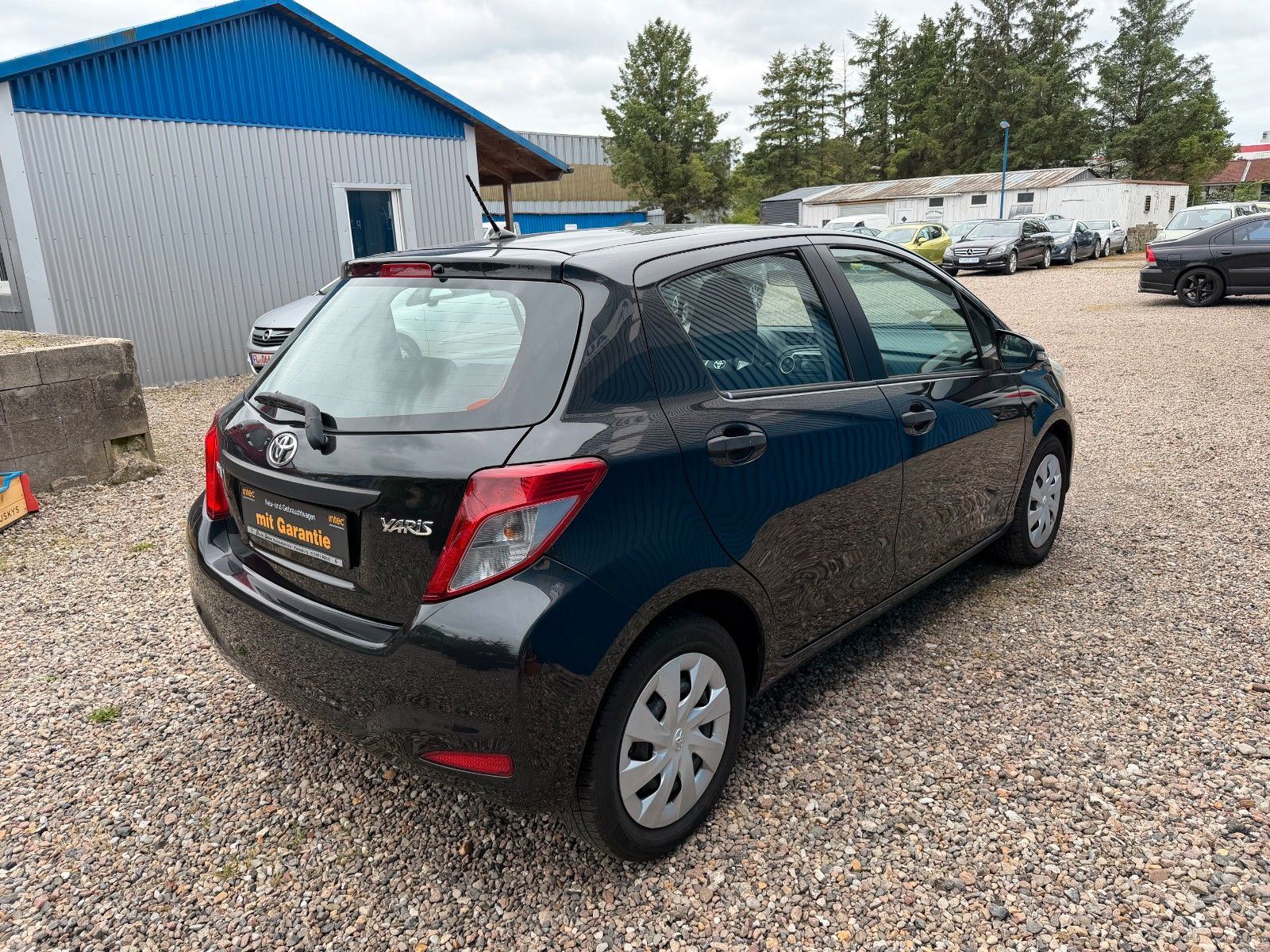 Fahrzeugabbildung Toyota Yaris**Cool**Klima**Allwetter**