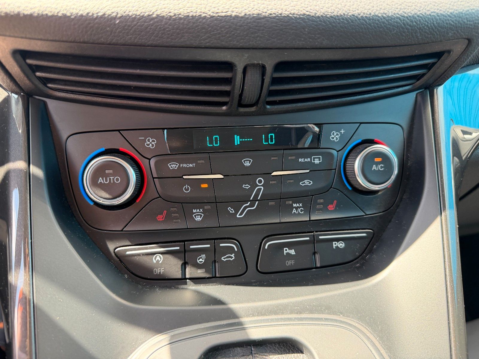 Fahrzeugabbildung Ford C-Max C-MAX*Titanium*AUTOMATIK*AHK**