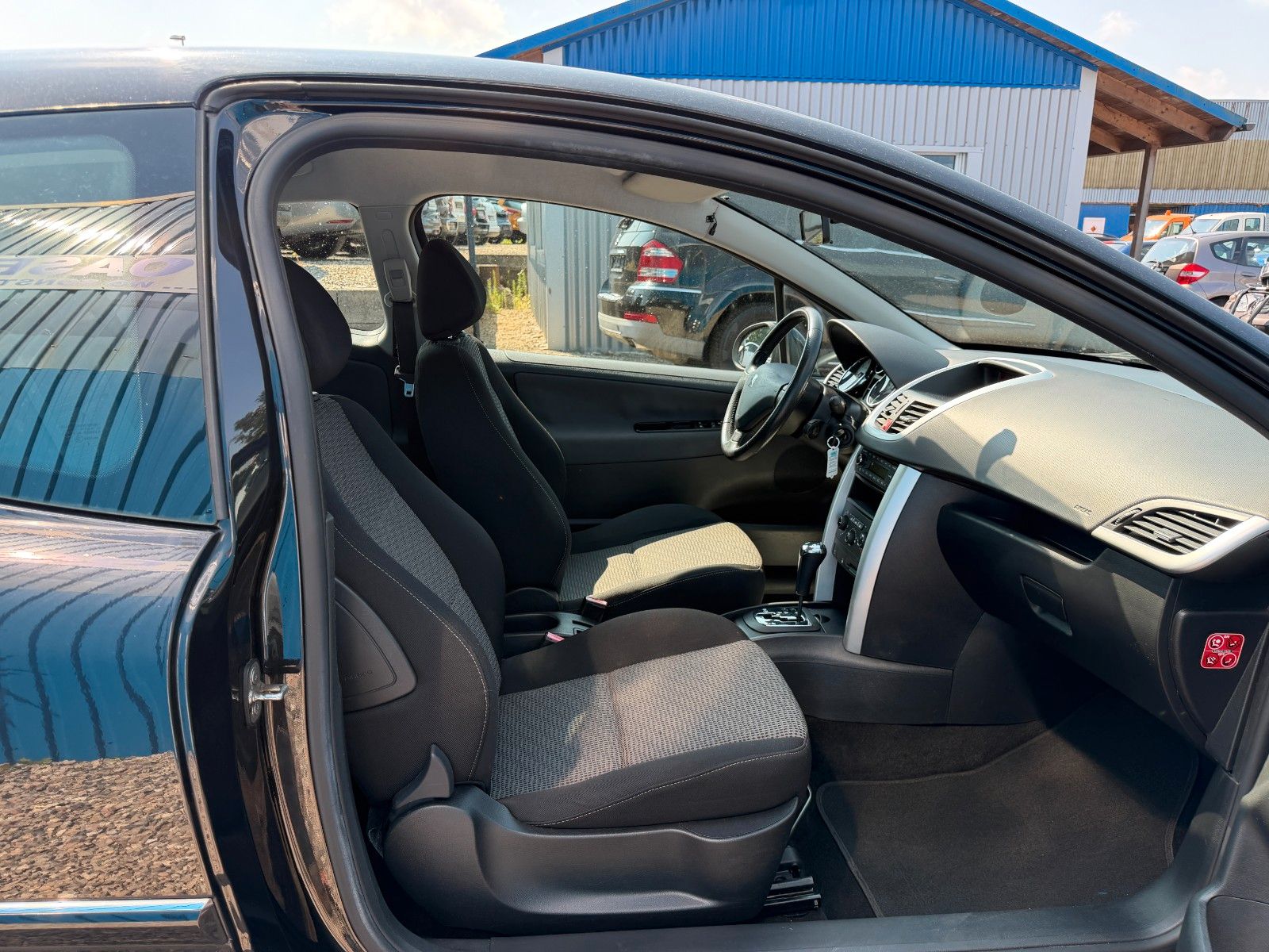 Fahrzeugabbildung Peugeot 207 Premium**Automatik*Allwetter*PDC**