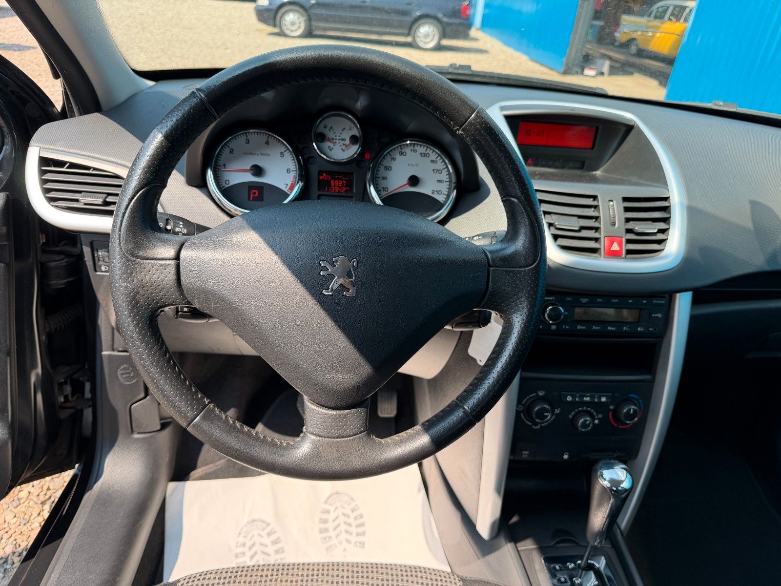 Fahrzeugabbildung Peugeot 207 Premium**Automatik*Allwetter*PDC**