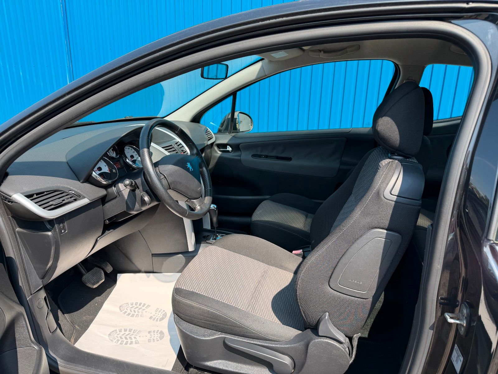Fahrzeugabbildung Peugeot 207 Premium**Automatik*Allwetter*PDC**