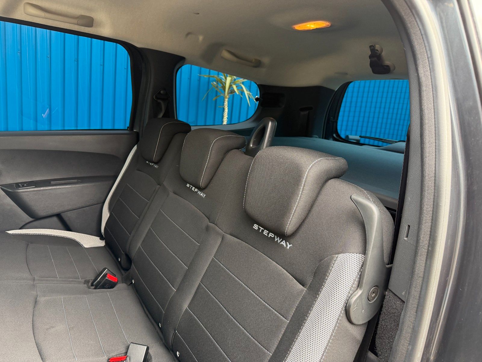 Fahrzeugabbildung Dacia Lodgy Stepway**7 Sitzer*Tempomat*Navi*Toch**