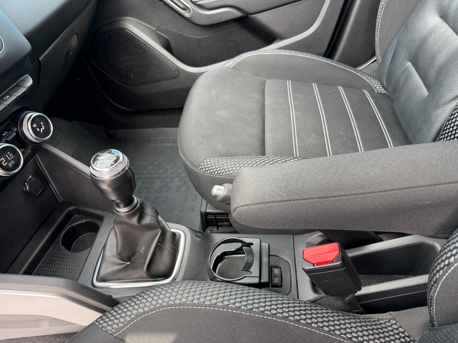 Fahrzeugabbildung Dacia Duster II Prestige*360 grad Kamera*AHK*Sitzhzng*