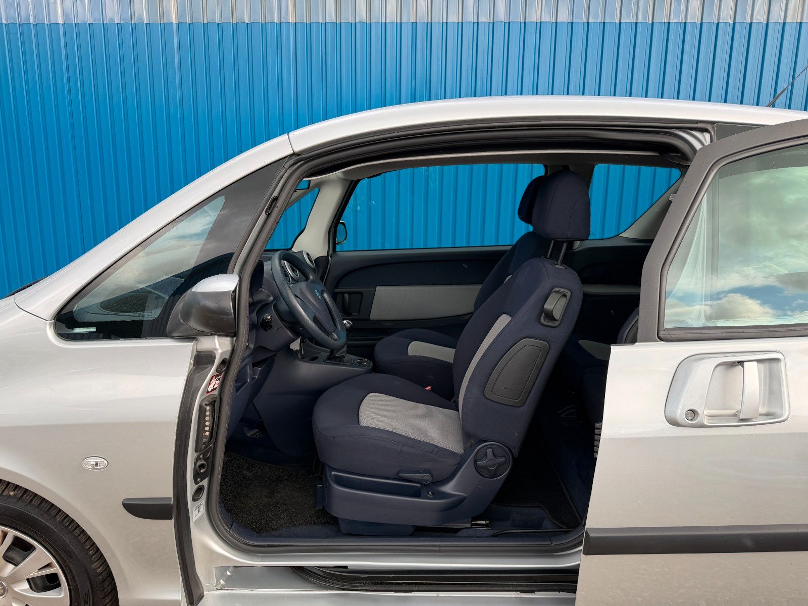 Fahrzeugabbildung Peugeot 1007 Filou**2 Schiebetüren*2.Hand*82 TKM**