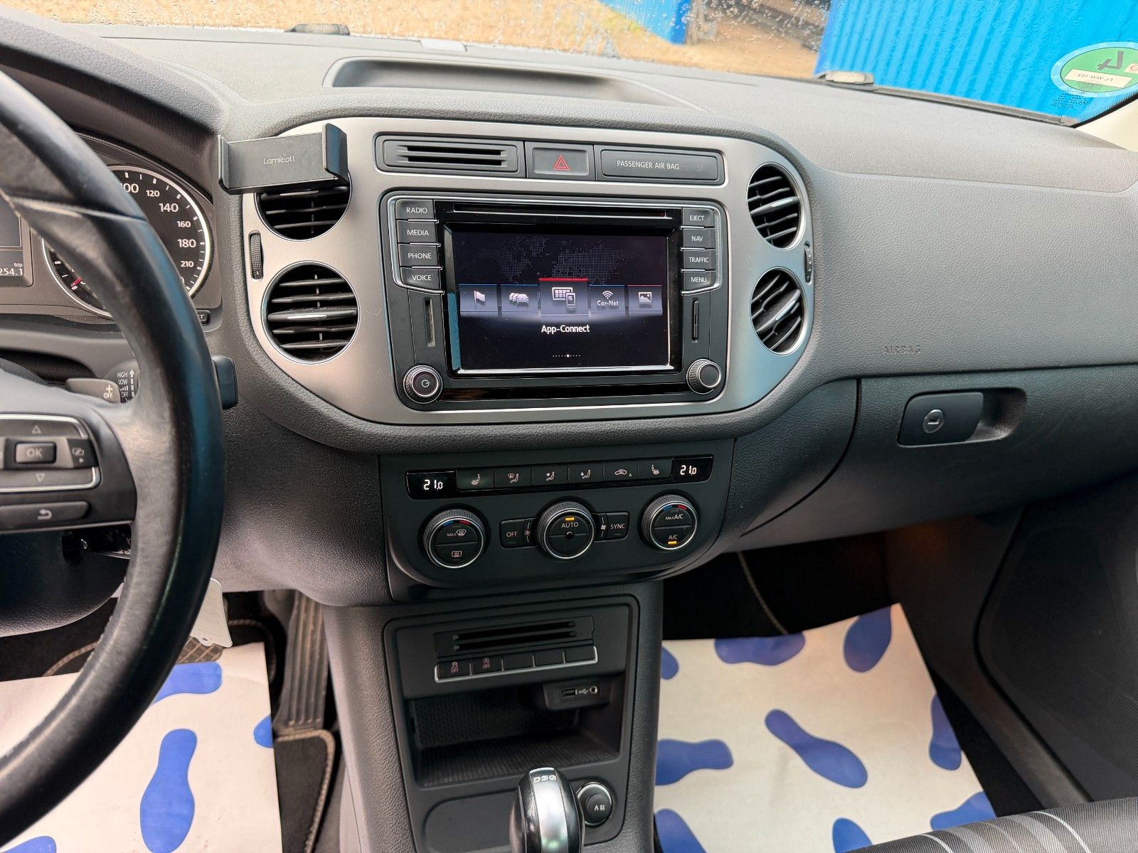Fahrzeugabbildung Volkswagen Tiguan Lounge Sport & Style 4Motion**1.HAND**