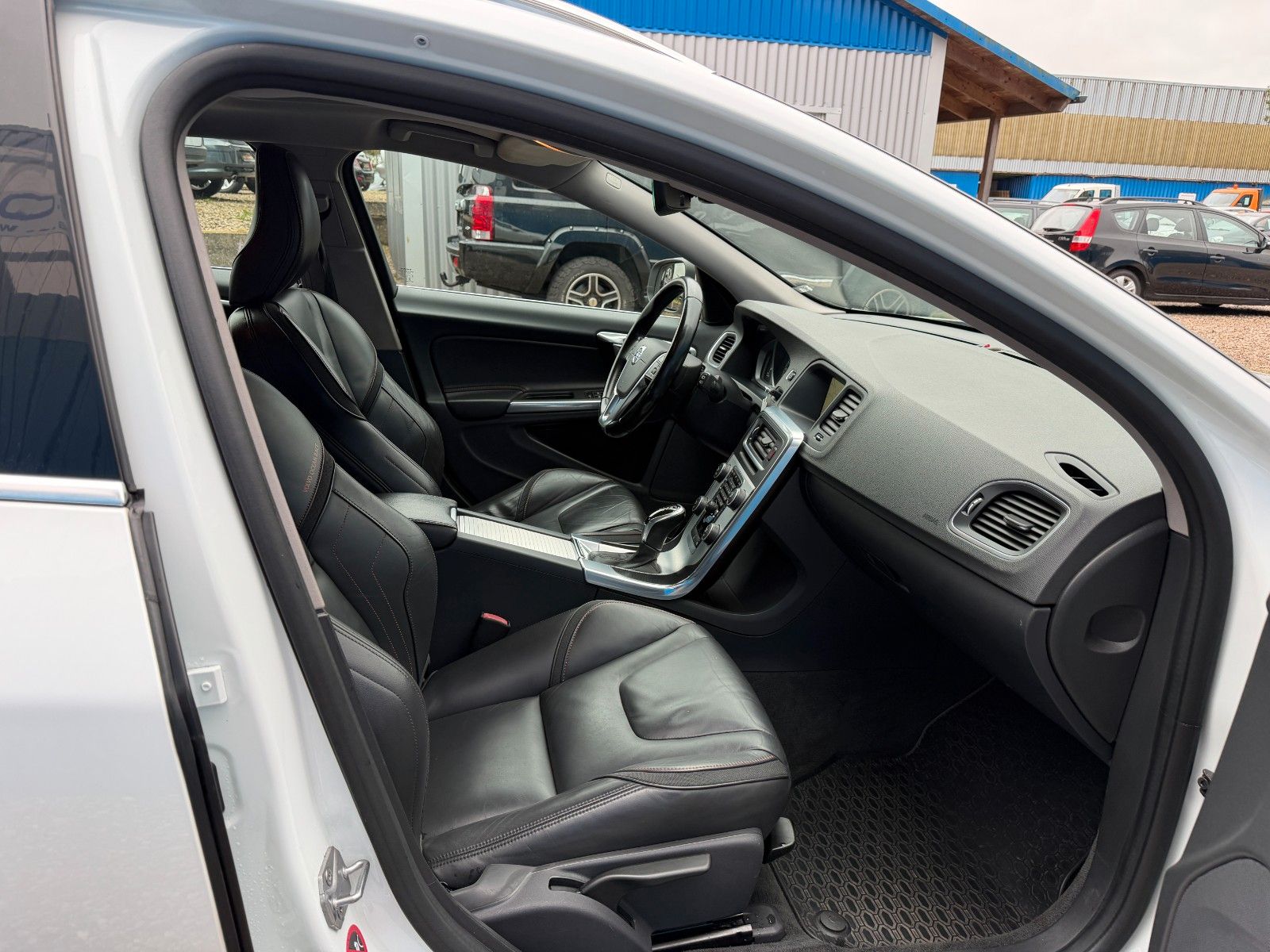 Fahrzeugabbildung Volvo V60 Kombi Ocean Race**Automatik*Tempomat**