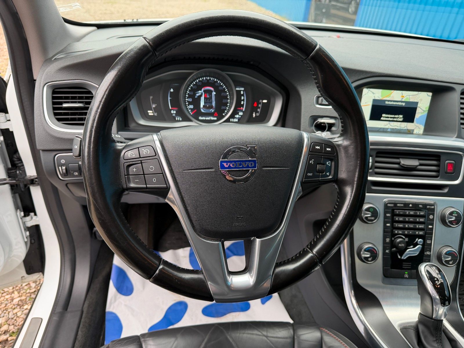 Fahrzeugabbildung Volvo V60 Kombi Ocean Race**Automatik*Tempomat**
