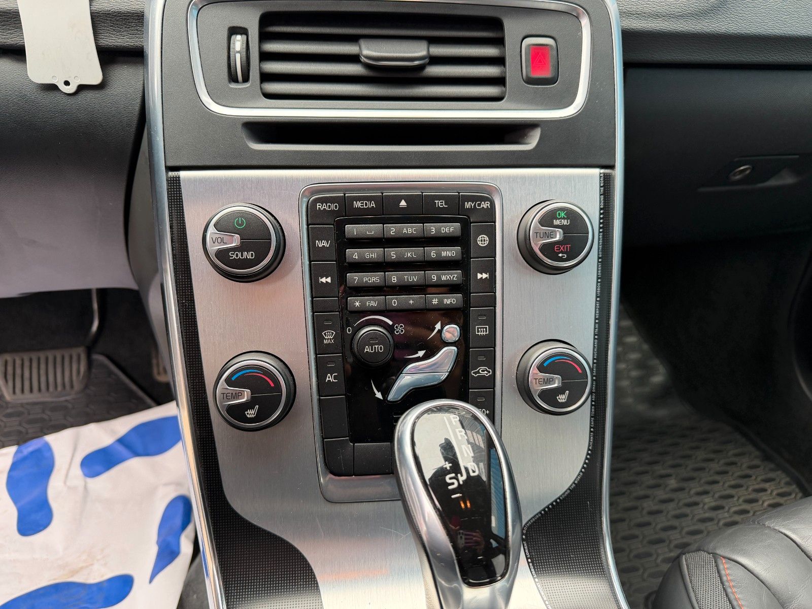 Fahrzeugabbildung Volvo V60 Kombi Ocean Race**Automatik*Tempomat**