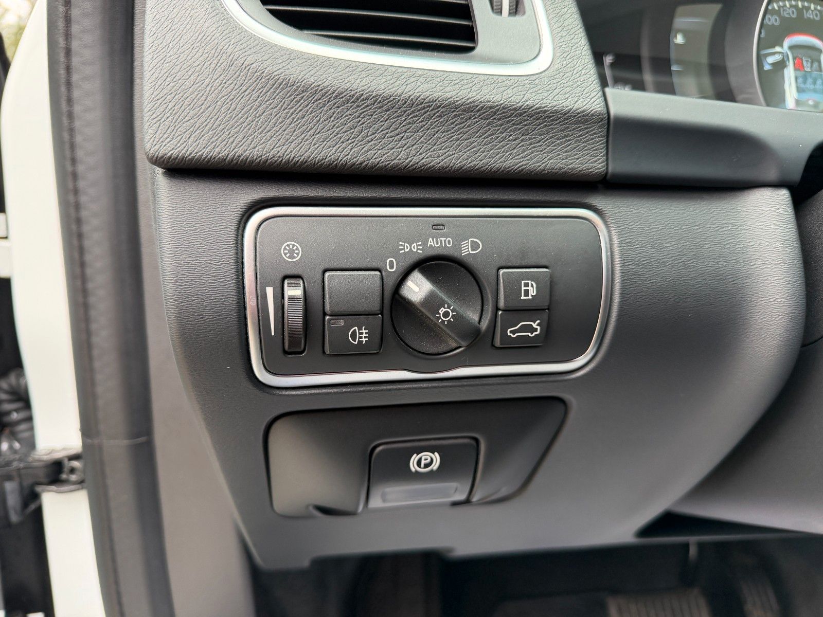 Fahrzeugabbildung Volvo V60 Kombi Ocean Race**Automatik*Tempomat**
