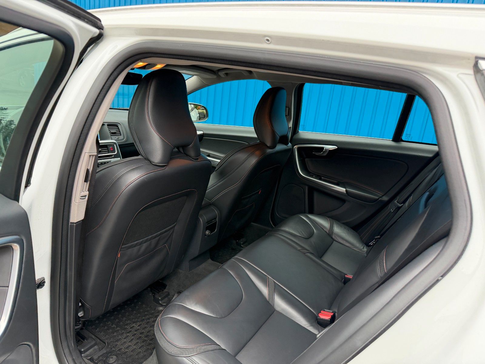 Fahrzeugabbildung Volvo V60 Kombi Ocean Race**Automatik*Tempomat**