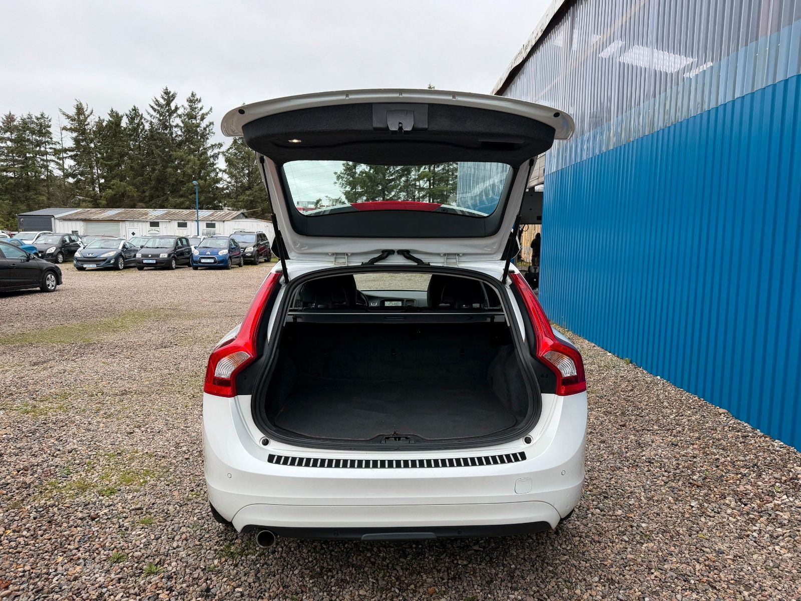 Fahrzeugabbildung Volvo V60 Kombi Ocean Race**Automatik*Tempomat**