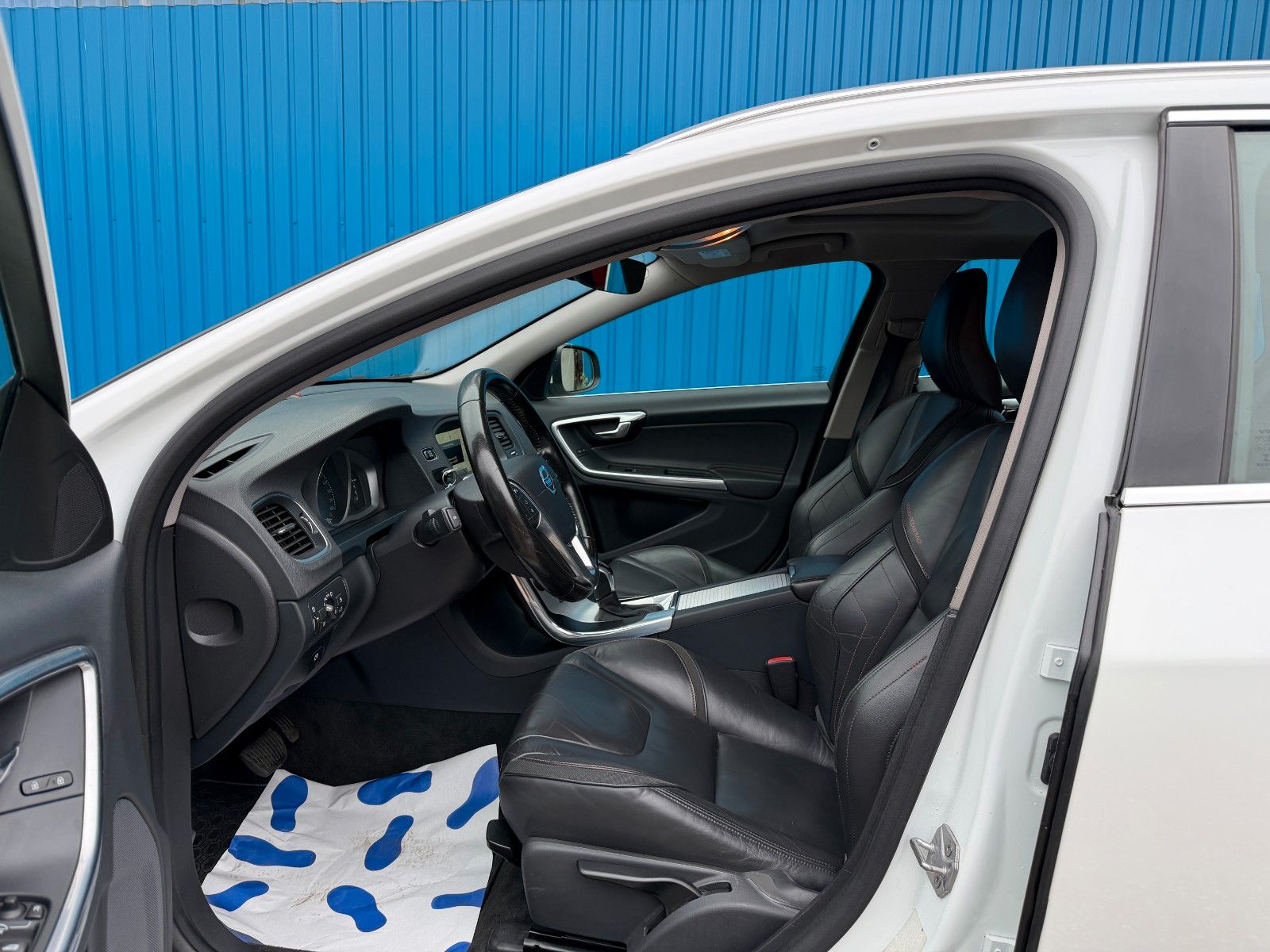 Fahrzeugabbildung Volvo V60 Kombi Ocean Race**Automatik*Tempomat**